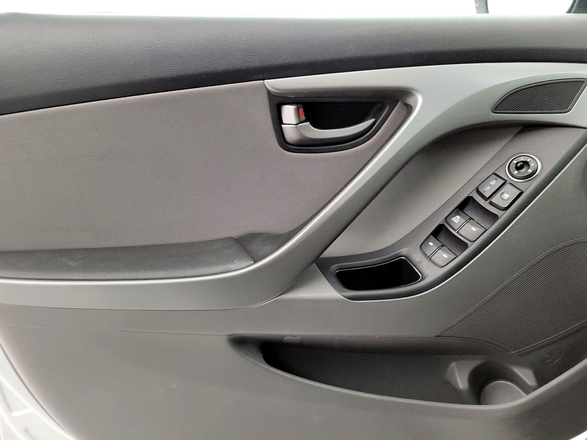 Thumbnail: 2014 Hyundai Elantra - 12