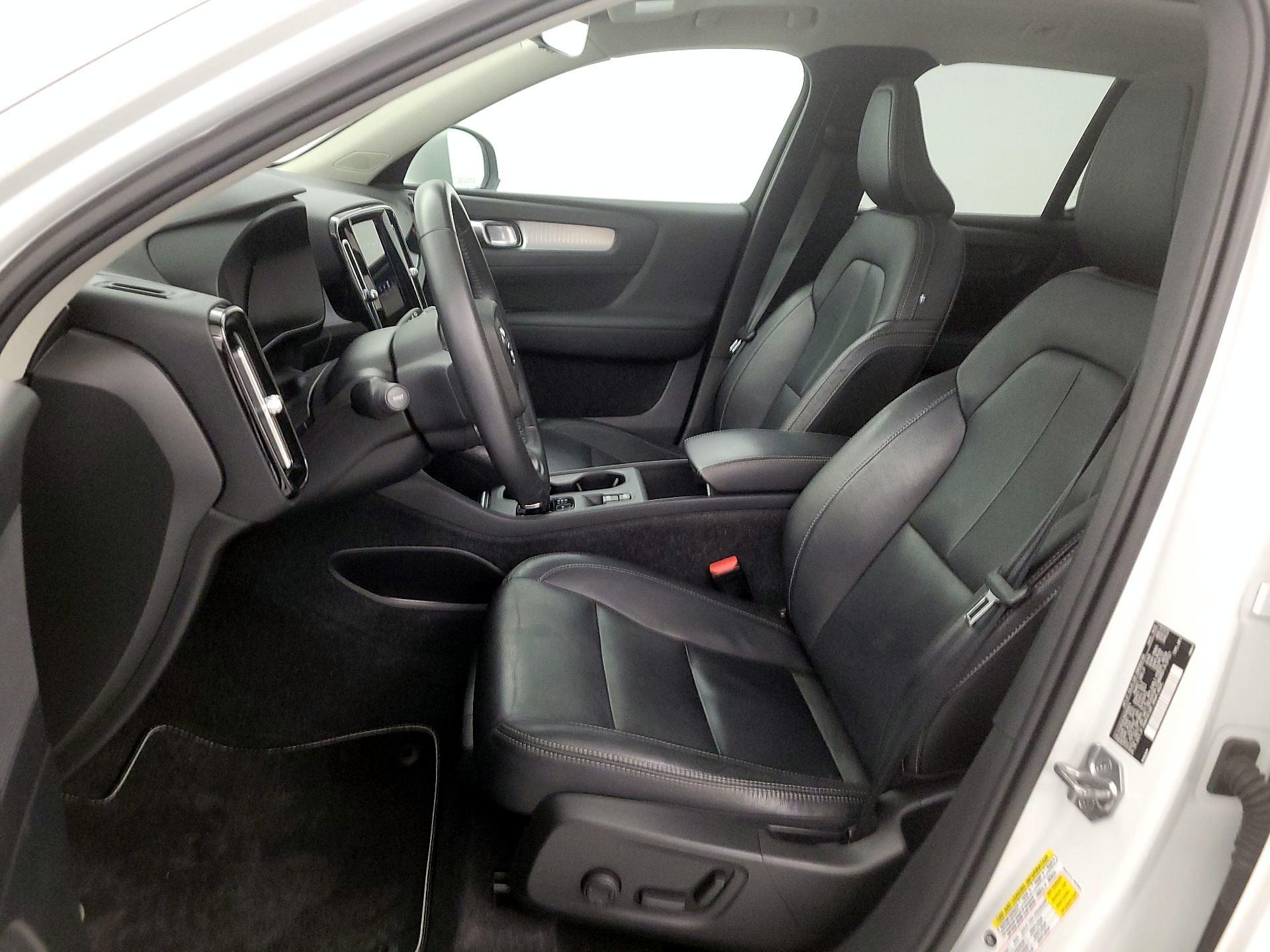 Thumbnail: 2021 Volvo XC40 - 11