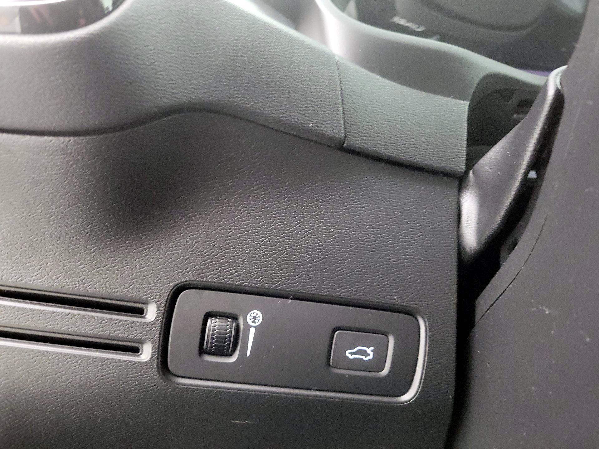 Thumbnail: 2021 Volvo XC40 - 13