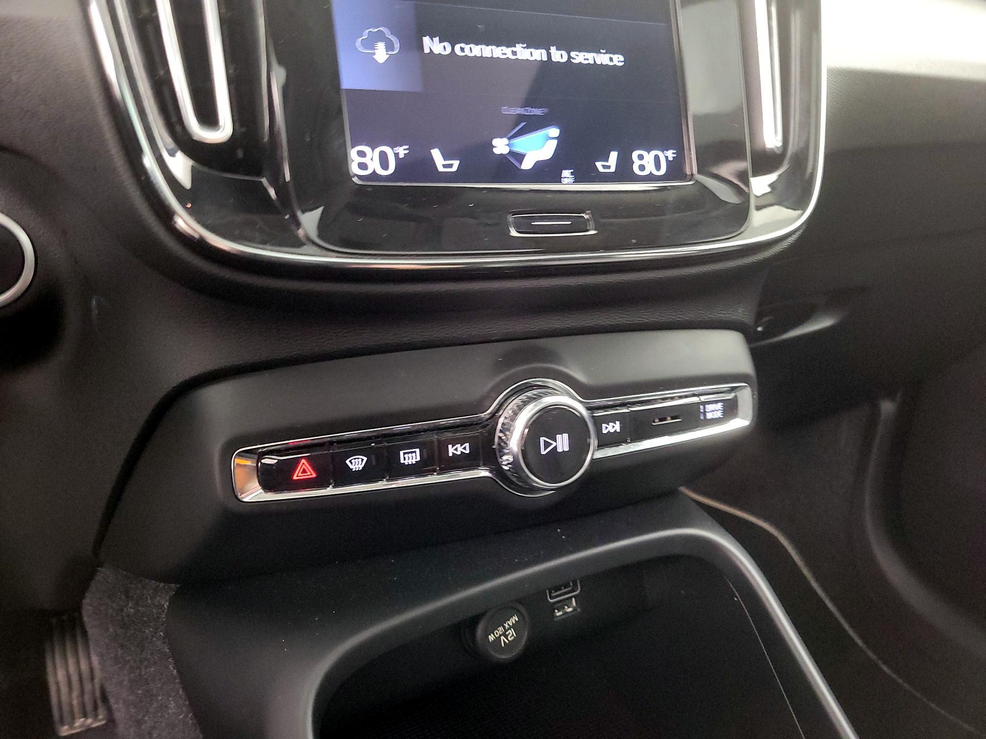 Thumbnail: 2021 Volvo XC40 - 16