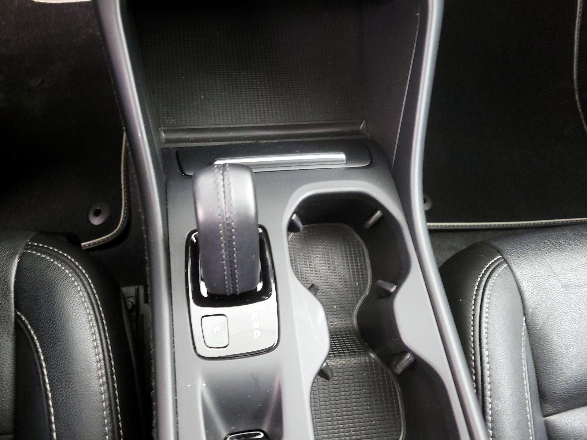 Thumbnail: 2021 Volvo XC40 - 17