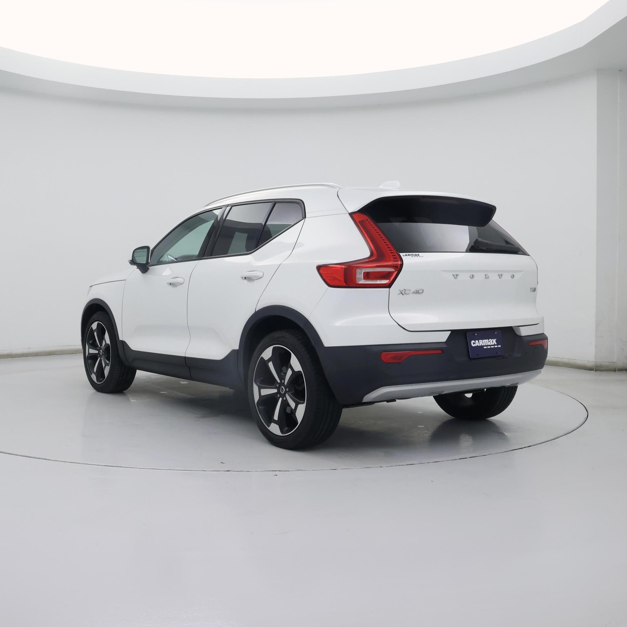 Thumbnail: 2021 Volvo XC40 - 2