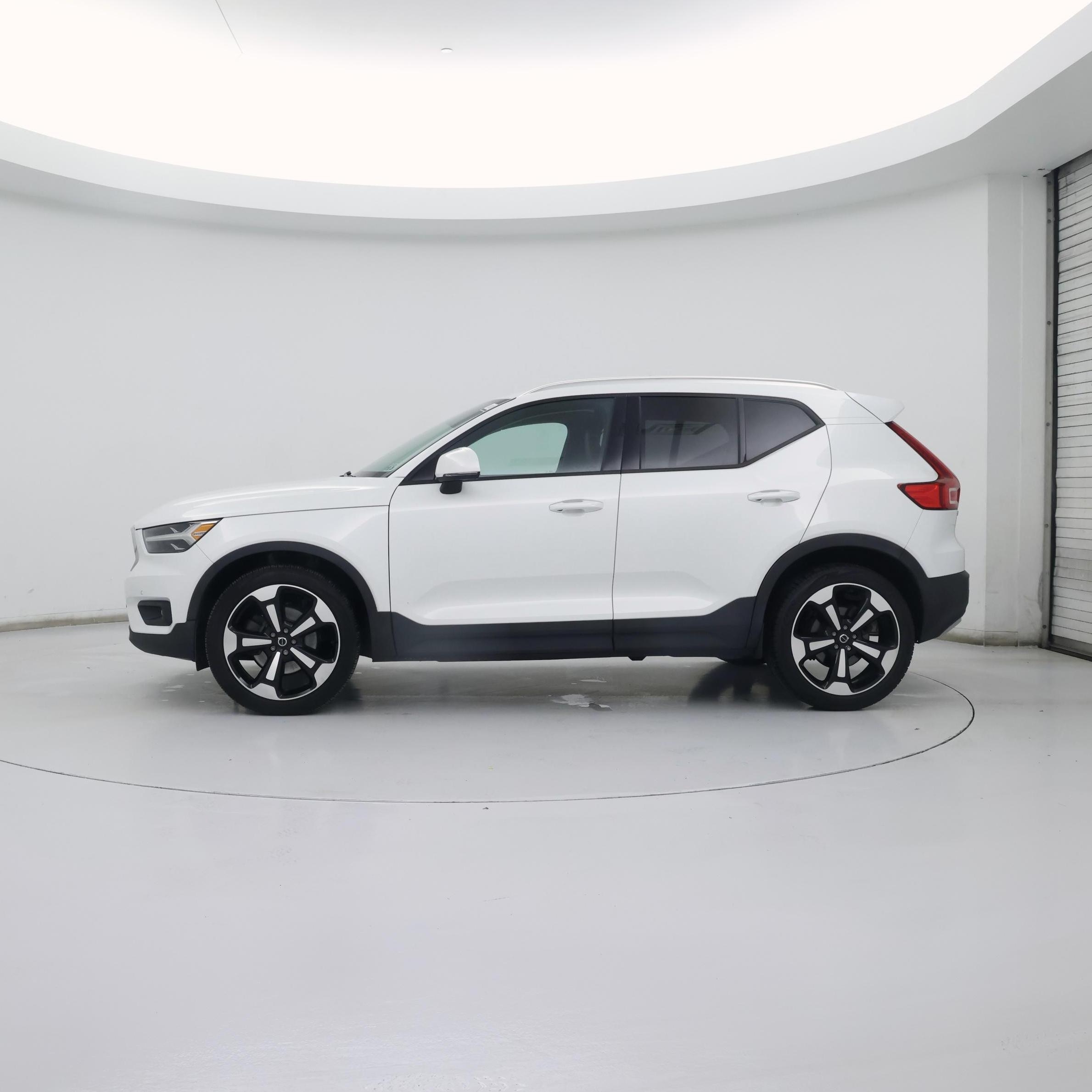 Thumbnail: 2021 Volvo XC40 - 3