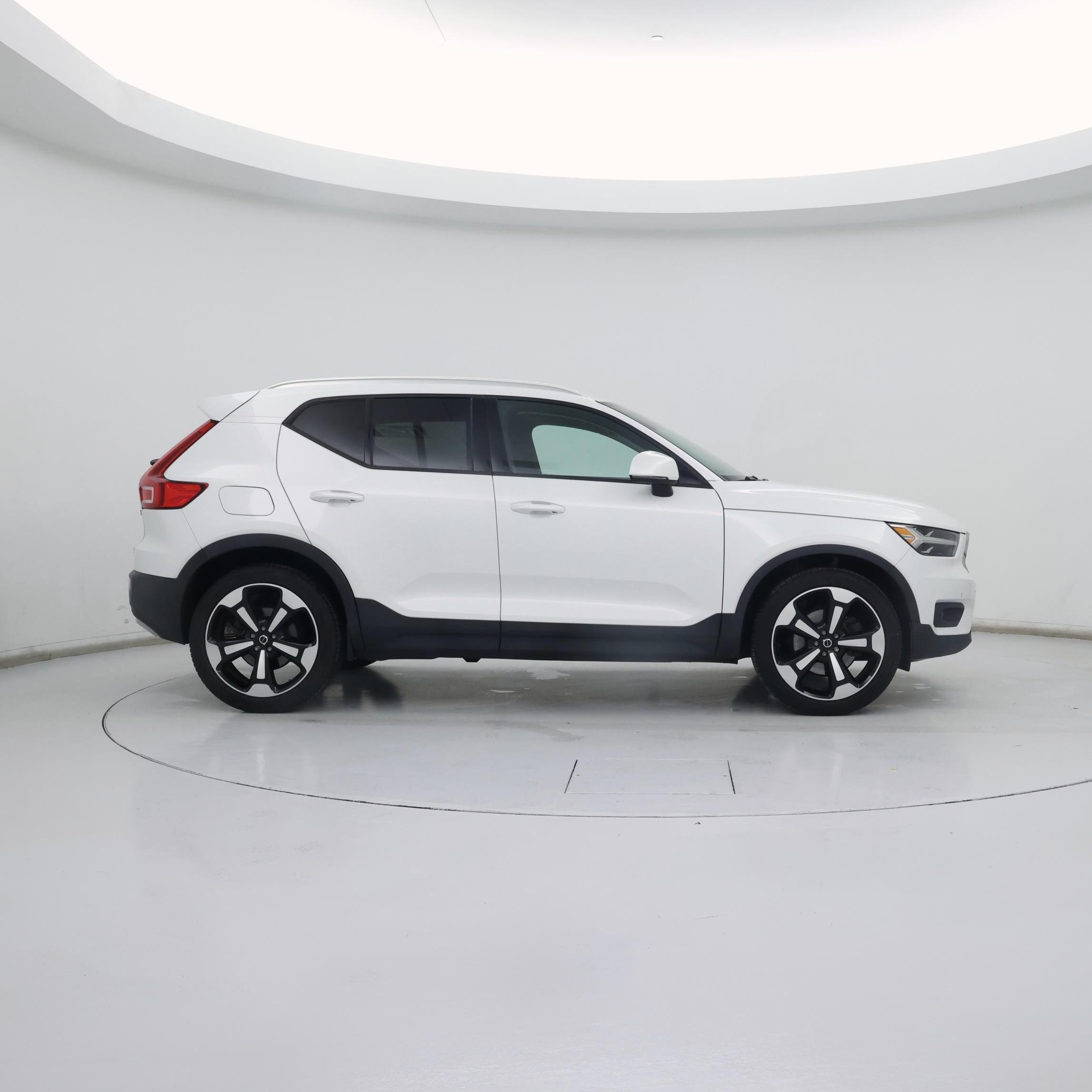 Thumbnail: 2021 Volvo XC40 - 7
