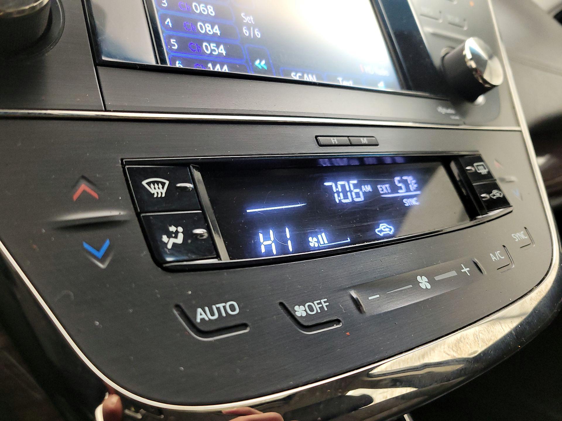 Thumbnail: 2014 Toyota Avalon - 16