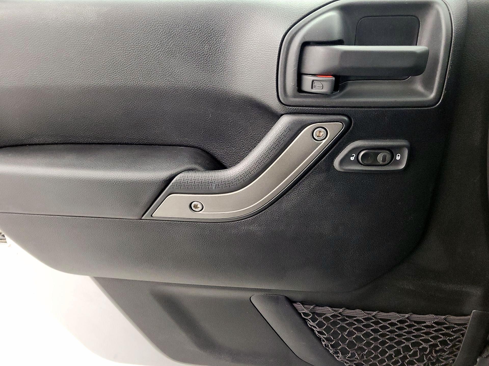 Thumbnail: 2016 Jeep Wrangler - 12