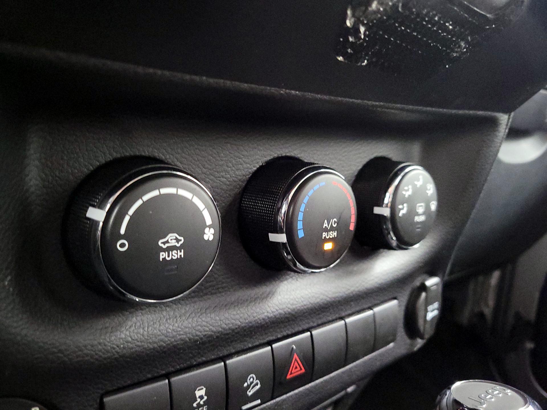 Thumbnail: 2016 Jeep Wrangler - 14