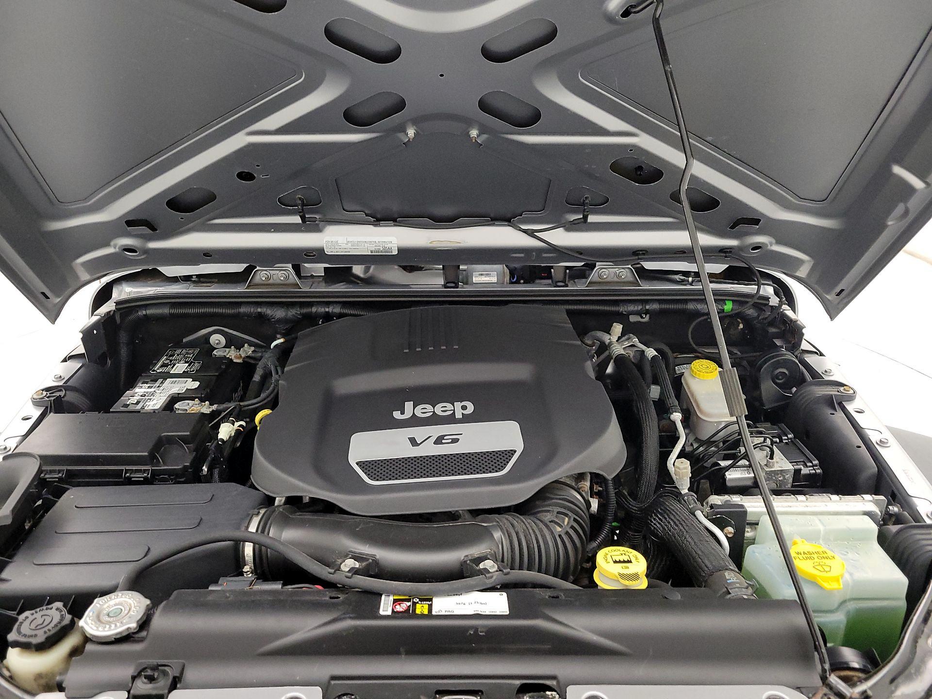 Thumbnail: 2016 Jeep Wrangler - 18