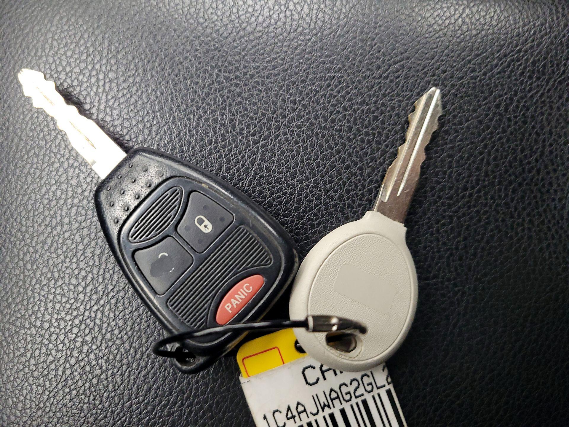 Thumbnail: 2016 Jeep Wrangler - 19