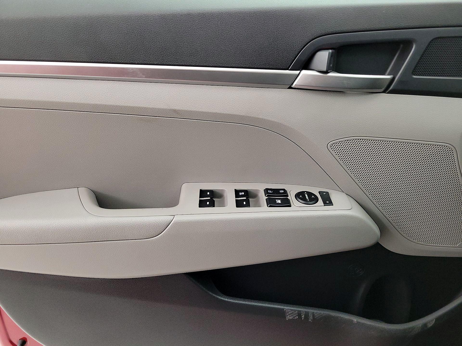 Thumbnail: 2020 Hyundai Elantra - 12