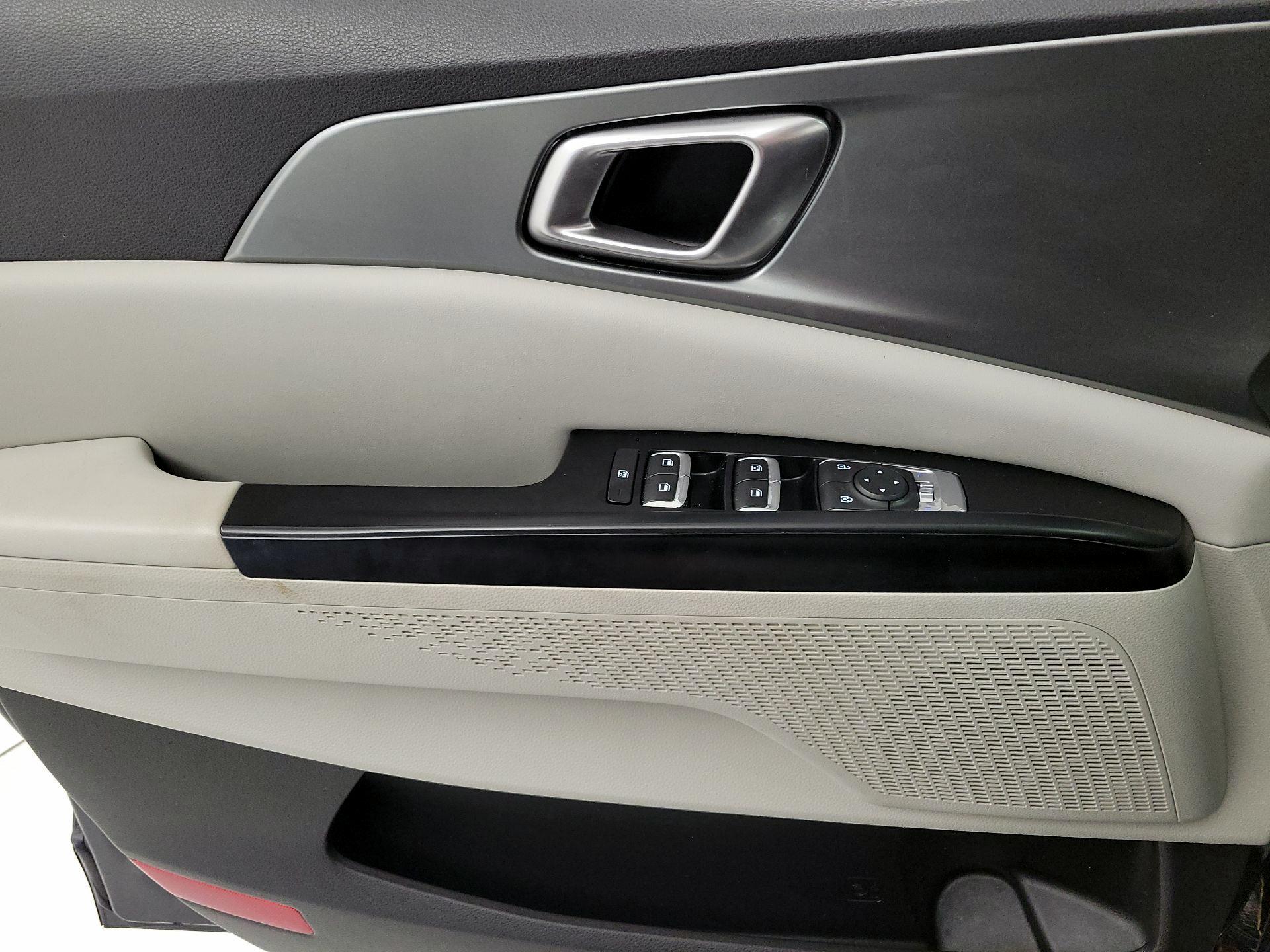 Thumbnail: 2022 Kia Carnival - 12