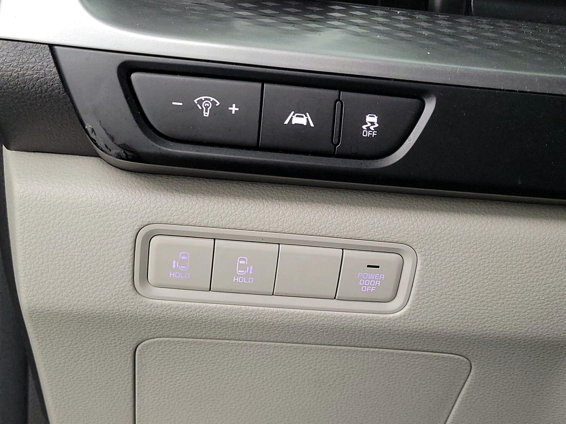 Thumbnail: 2022 Kia Carnival - 13