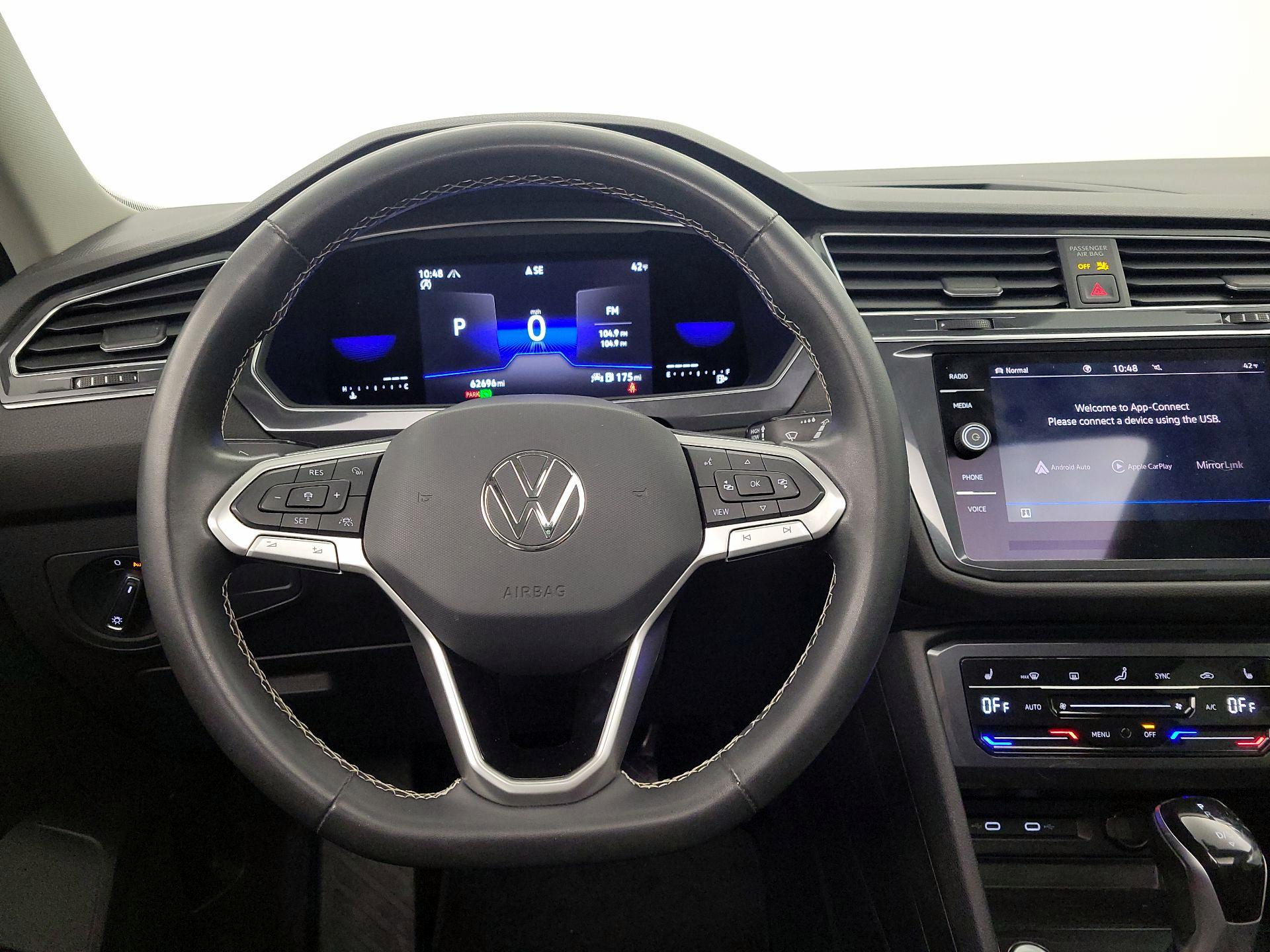 Thumbnail: 2022 Volkswagen Tiguan - 10