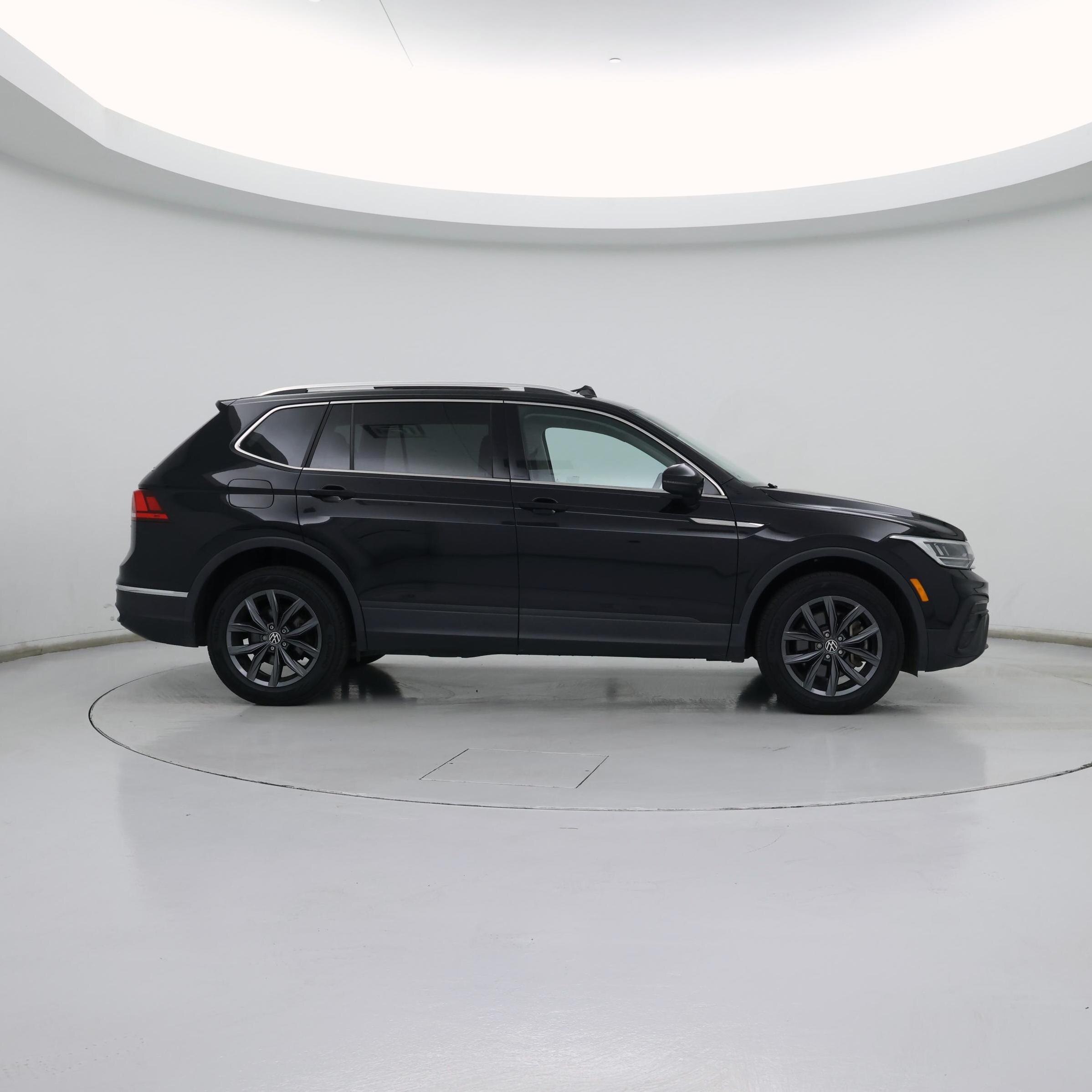 Thumbnail: 2022 Volkswagen Tiguan - 7