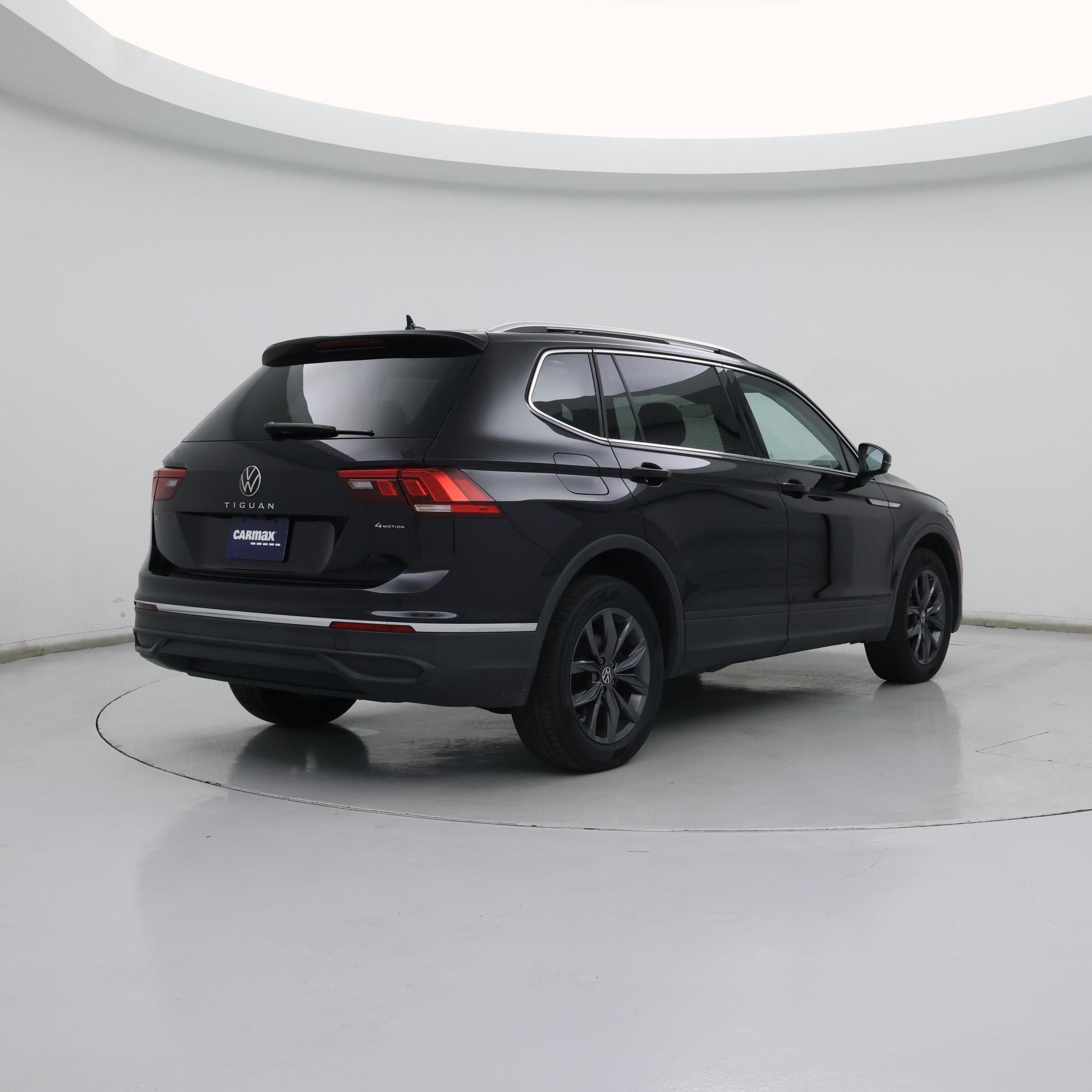 Thumbnail: 2022 Volkswagen Tiguan - 8