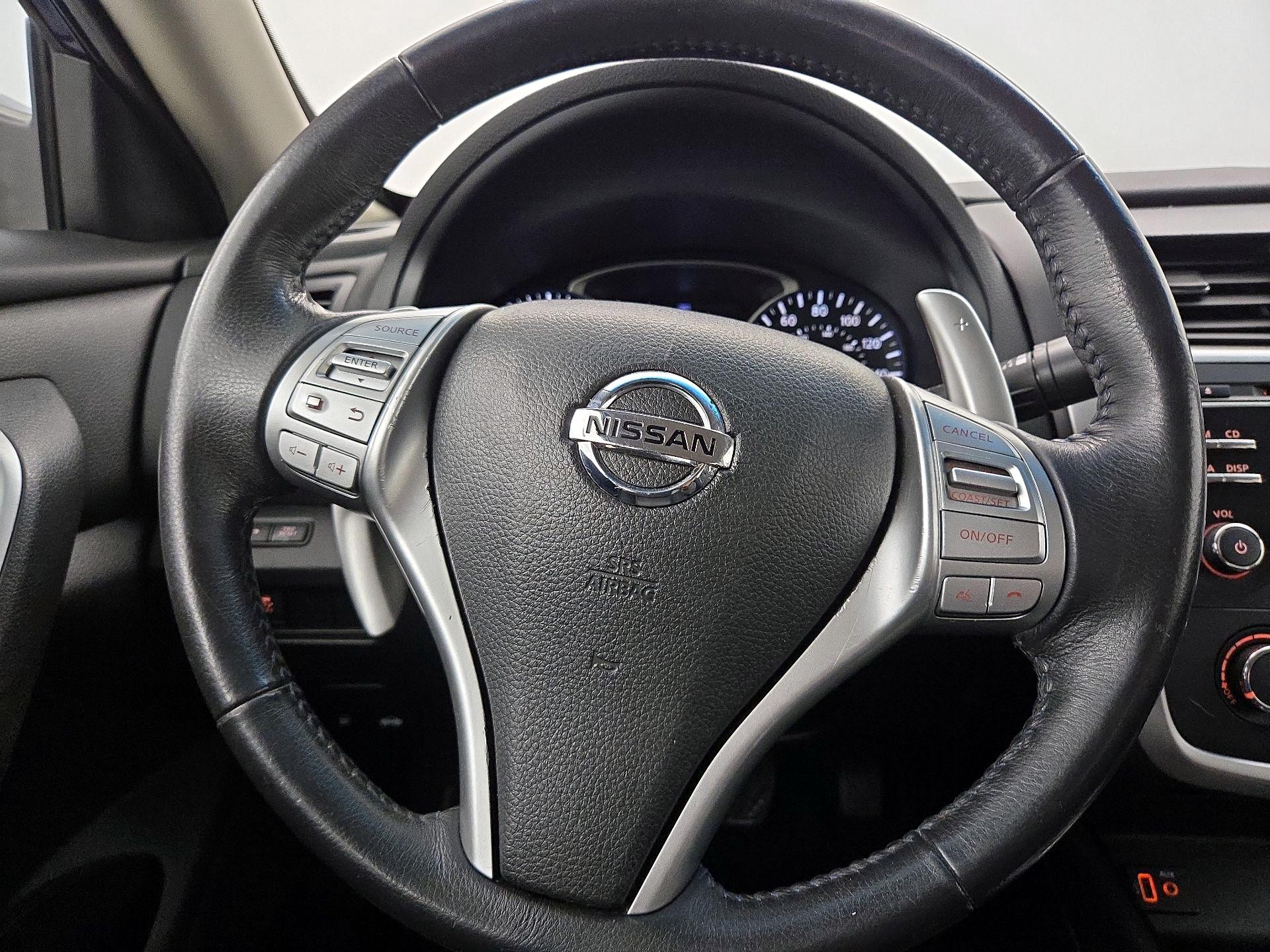 Thumbnail: 2017 Nissan Altima - 10