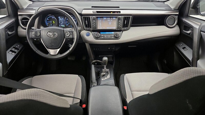 2017 Toyota RAV4 XLE 9