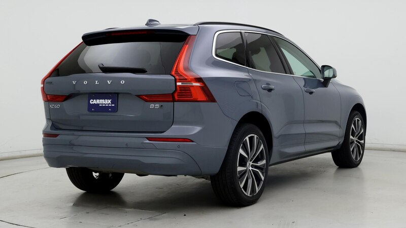 2022 Volvo XC60 B5 Momentum 8