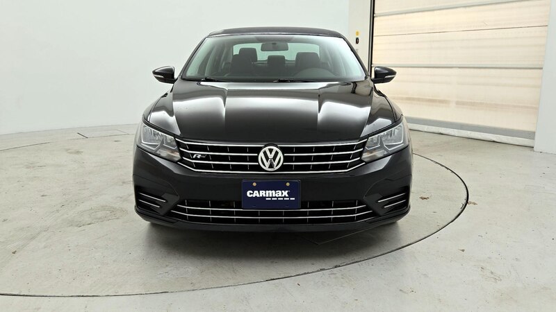 2018 Volkswagen Passat R-Line 2