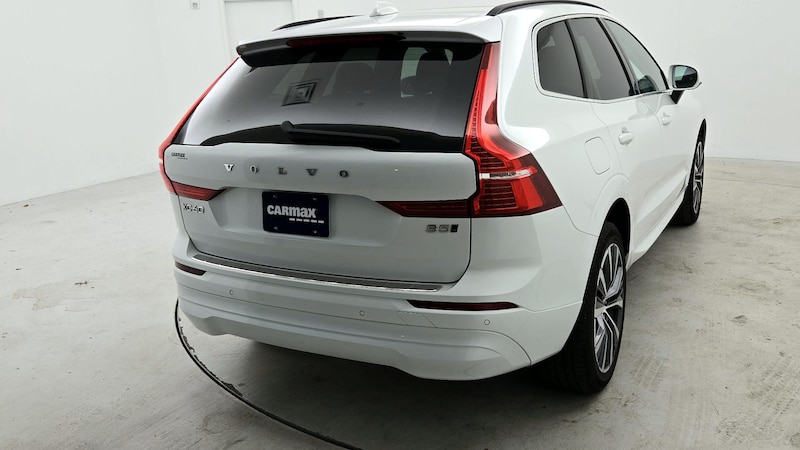 2022 Volvo XC60 B5 Momentum 5