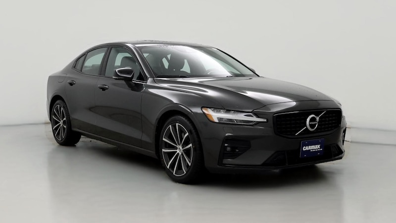 2022 Volvo S60 B5 Momentum Hero Image