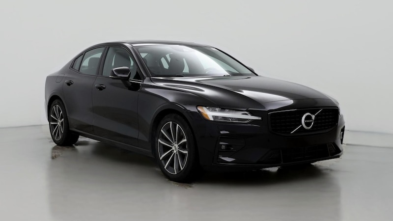 2022 Volvo S60 B5 Momentum Hero Image