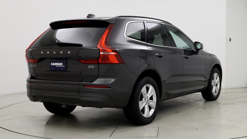 2022 Volvo XC60 B5 Momentum 8