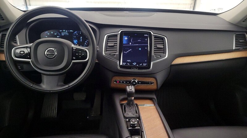 2022 Volvo XC90 T6 Momentum 9