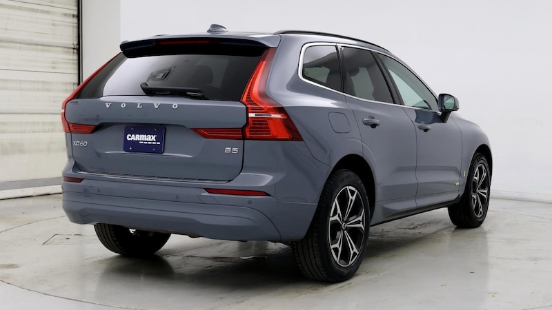 2022 Volvo XC60 B5 Momentum 8