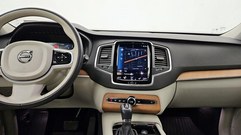 2022 Volvo XC90 T6 Momentum 9