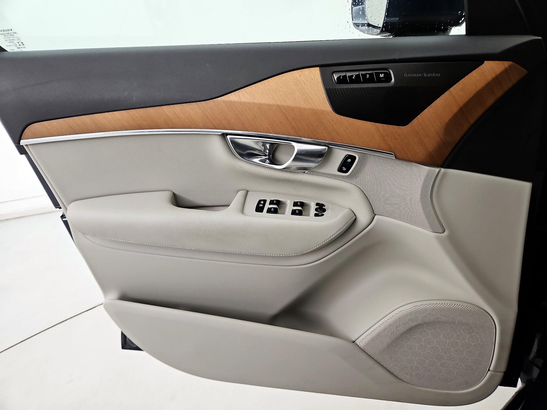 Thumbnail: 2022 Volvo XC90 - 12