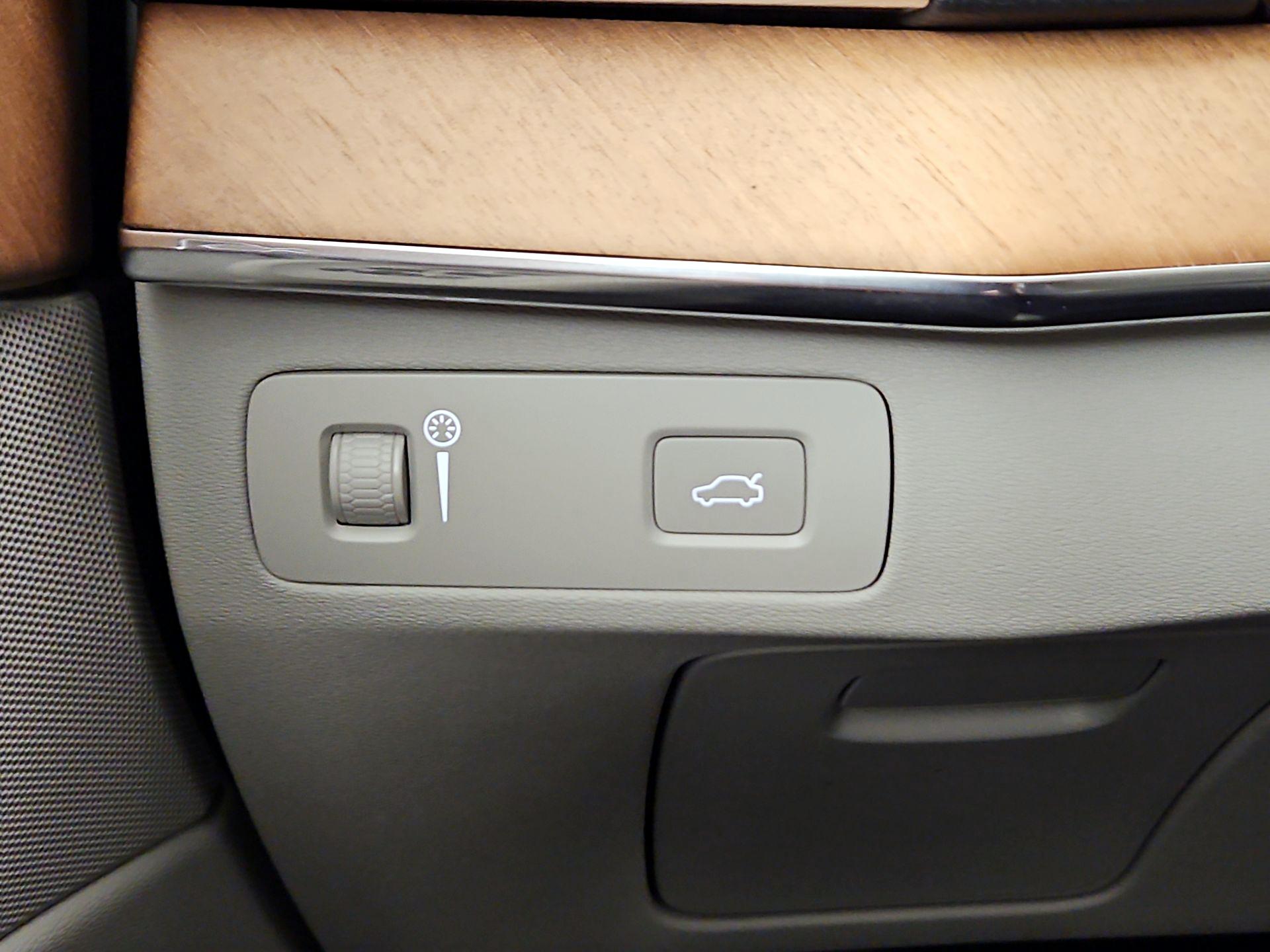 Thumbnail: 2022 Volvo XC90 - 13