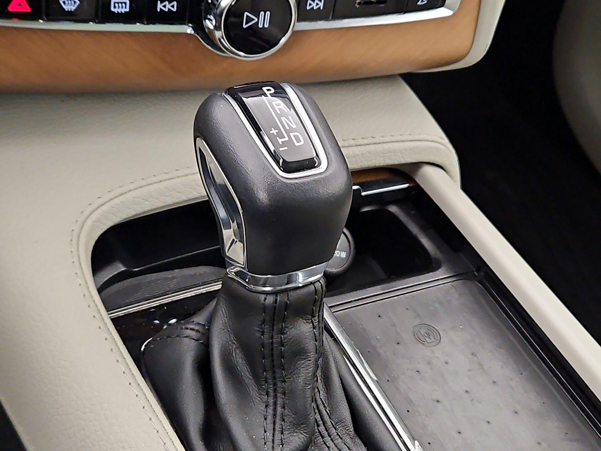 Thumbnail: 2022 Volvo XC90 - 18