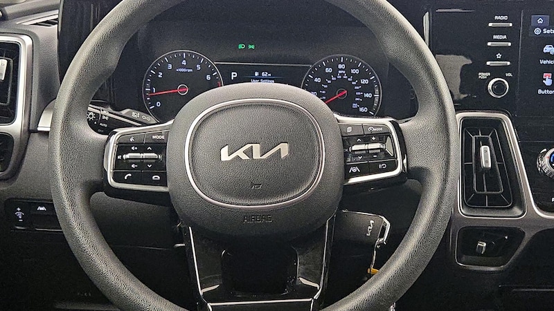 2022 Kia Sorento LX 10