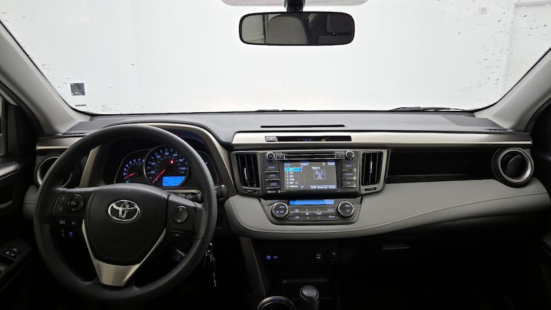 2015 Toyota RAV4 XLE 8