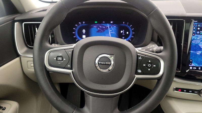 2022 Volvo XC60 B5 Momentum 10