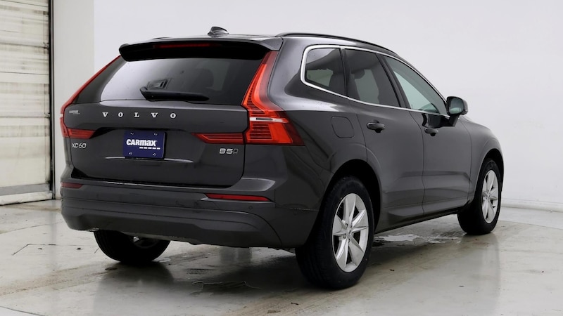 2022 Volvo XC60 B5 Momentum 8