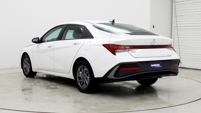 2024 Hyundai Elantra SEL 2