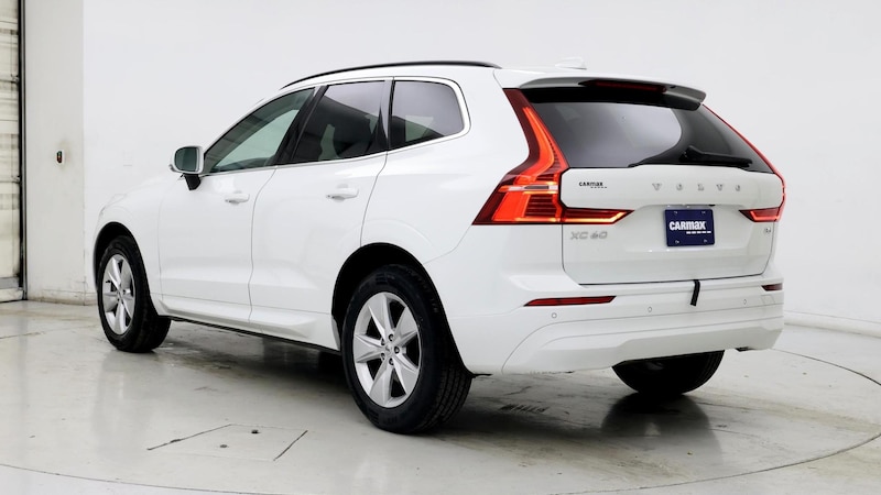 2022 Volvo XC60 B5 Momentum 2