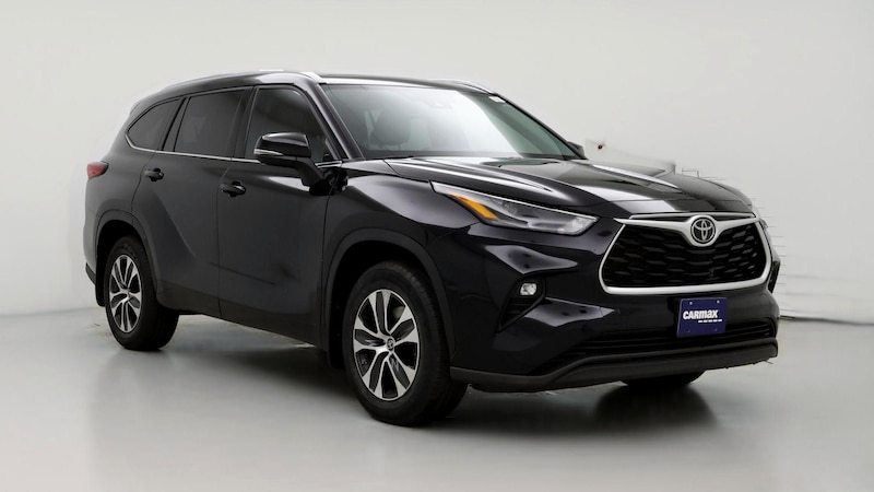 2021 Toyota Highlander XLE Hero Image