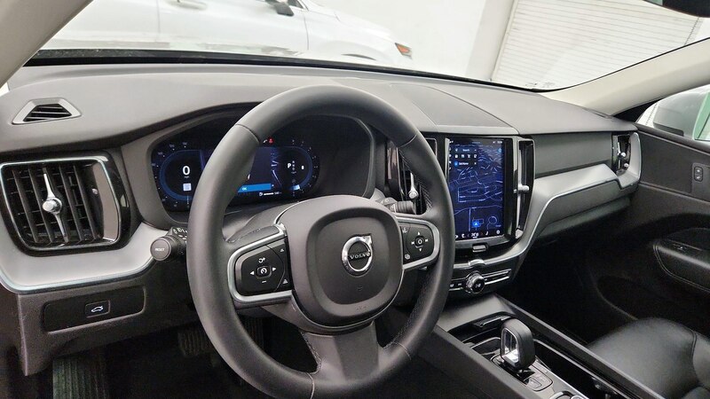 2023 Volvo XC60 B5 Core 9