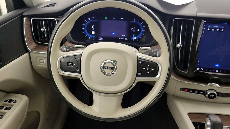 2022 Volvo XC60 B5 Momentum 10