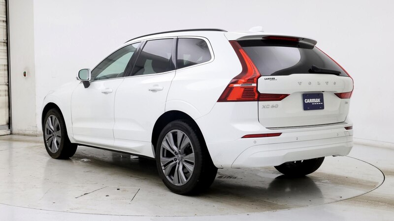 2022 Volvo XC60 B5 Momentum 2