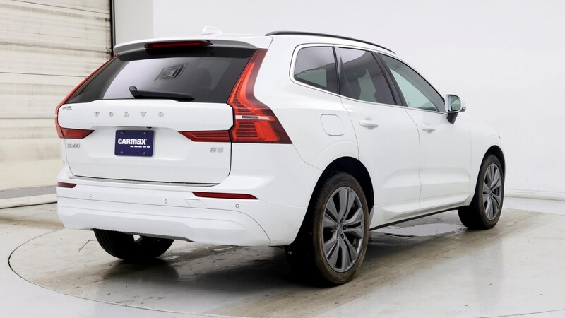 2022 Volvo XC60 B5 Momentum 8