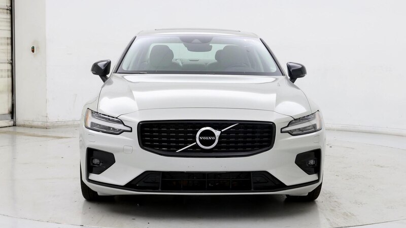 2022 Volvo S60 B5 Momentum 5