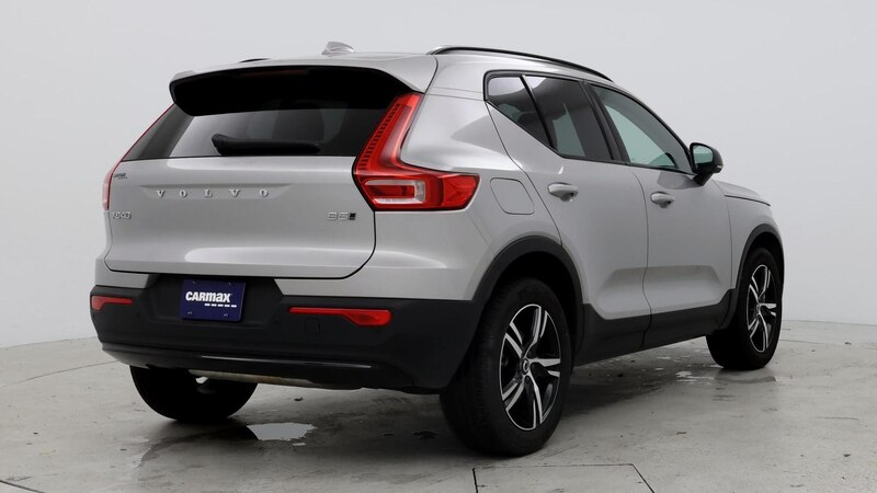 2024 Volvo XC40 B5 Core 8