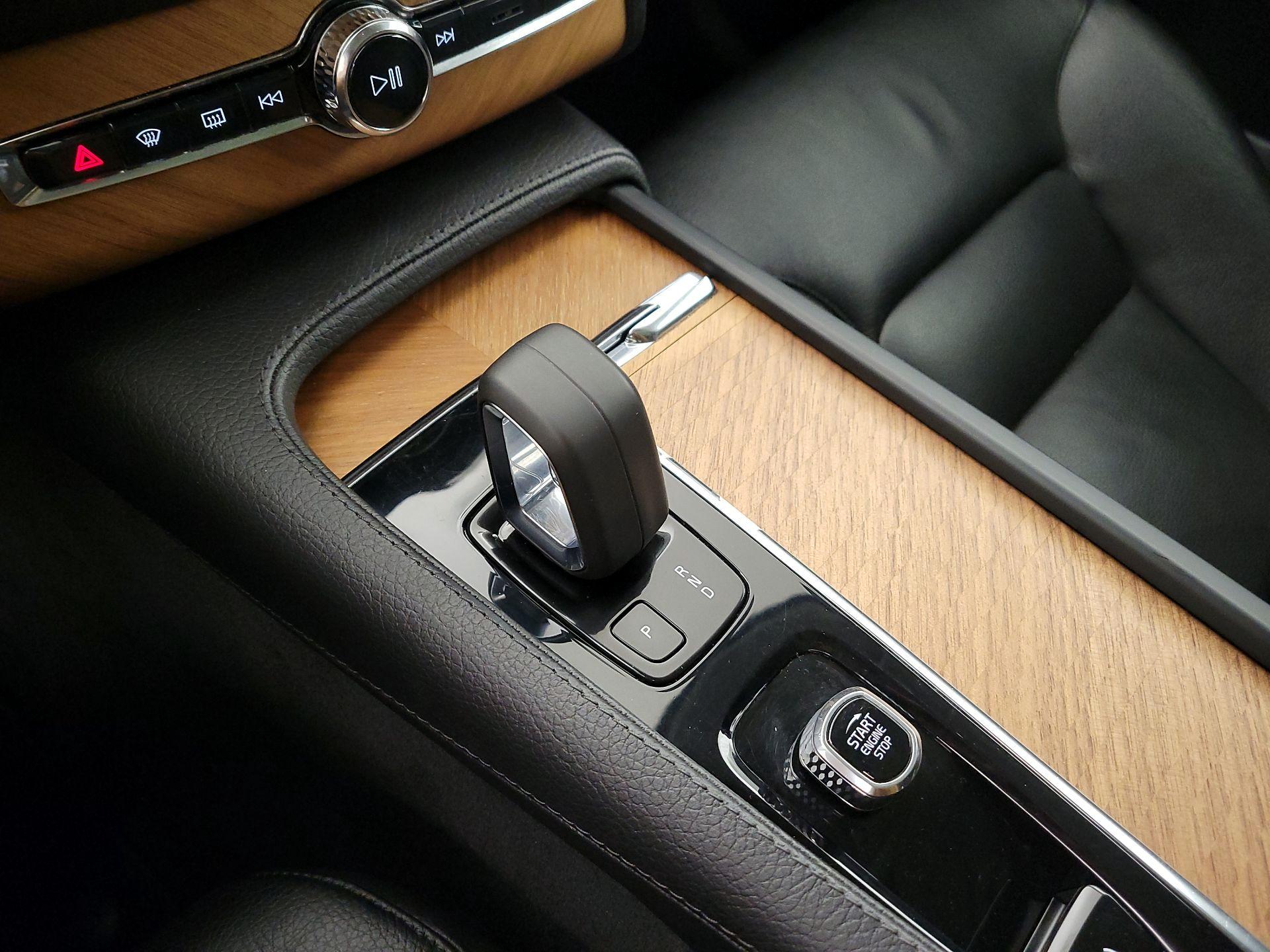 Thumbnail: 2022 Volvo XC90 - 17