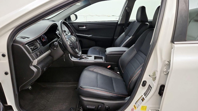 2015 Toyota Camry SE 11