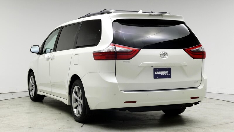 2020 Toyota Sienna XLE Premium 2