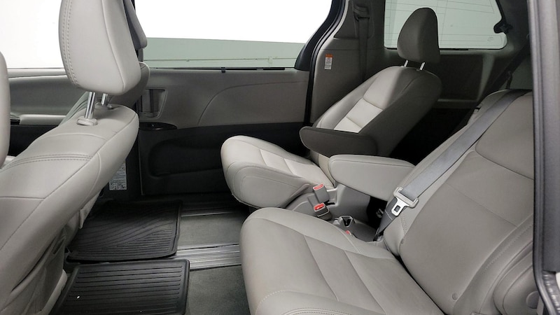 2020 Toyota Sienna XLE Premium 21